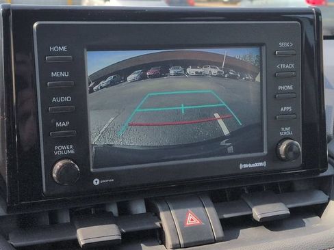 Used 2021 Toyota RAV4 LE AWD/4WD image 18