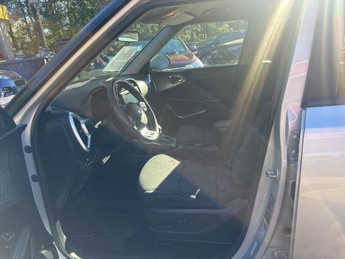 Used 2021 Kia Soul S image 9
