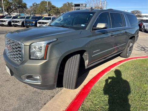 Used 2018 GMC Yukon XL Denali w/ Denali Ultimate Package image 2