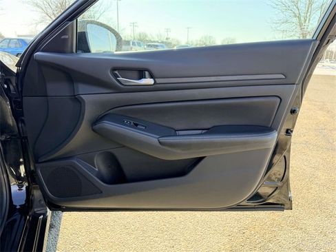 Used 2024 Nissan Altima 2.5 SV image 8