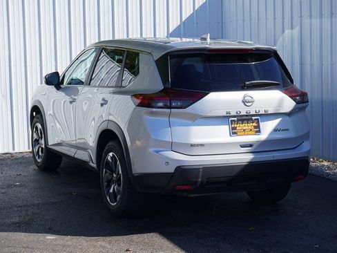 Used 2024 Nissan Rogue SV image 4