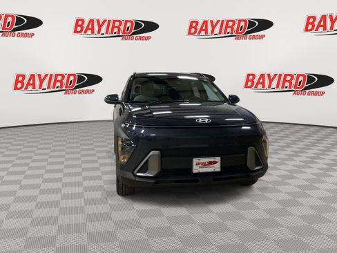 Used 2025 Hyundai Kona SEL image 3