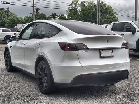 Used 2023 Tesla Model Y 2WD image 6