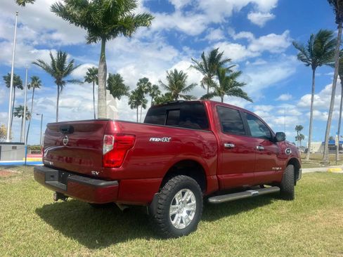 Used 2017 Nissan Titan SV image 6