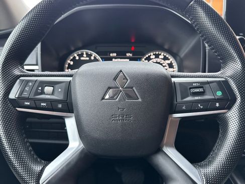 Used 2024 Mitsubishi Outlander SE image 28