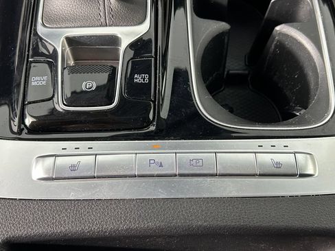 Used 2024 Kia Carnival EX FWD image 23