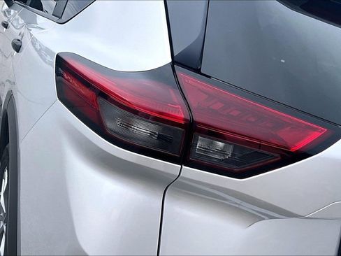 Used 2024 Nissan Rogue S image 22