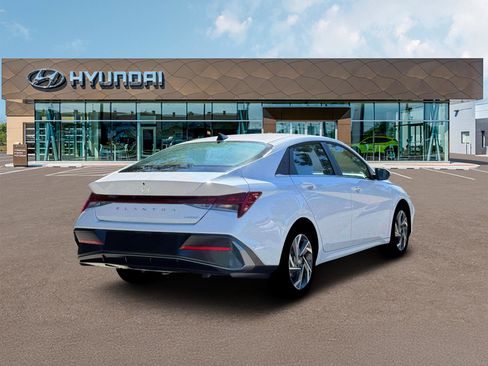 New 2026 Hyundai Elantra Limited FWD image 8