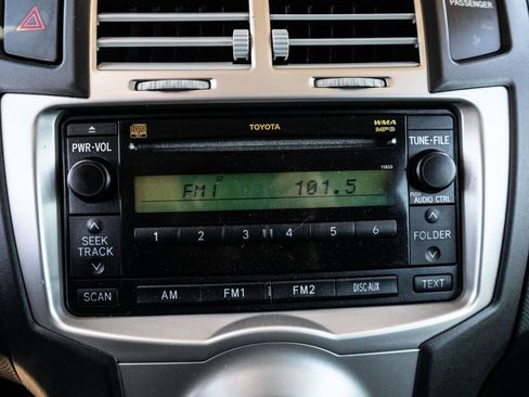 Used 2008 Toyota Yaris 2-Door Hatchback FWD image 30