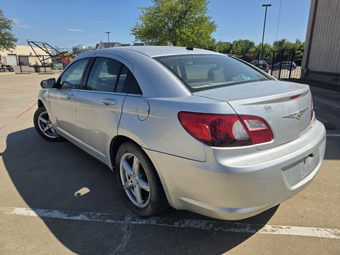 Used 2010 Chrysler Sebring Touring FWD image 4