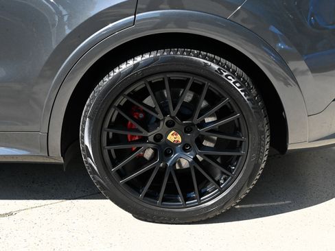 Used 2023 Porsche Cayenne GTS AWD/4WD image 10