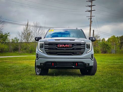 Used 2024 GMC Sierra 1500 AT4 w/ Technology Package AWD/4WD image 11