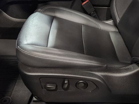 Used 2023 Chevrolet Suburban Z71 w/ Luxury Package AWD/4WD image 46
