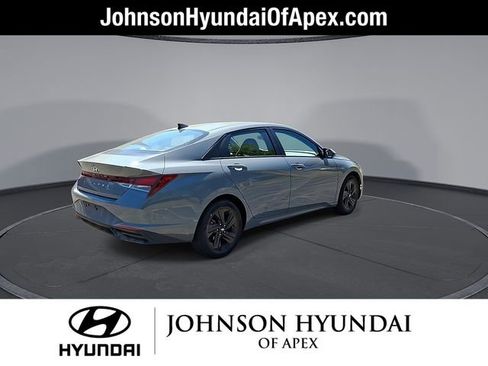 Used 2021 Hyundai Elantra SEL FWD image 9