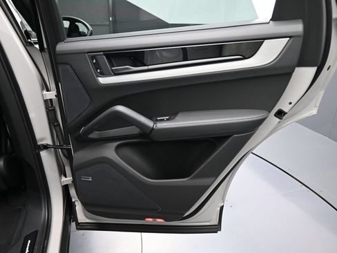 Certified 2026 Porsche Cayenne E-Hybrid AWD/4WD image 26