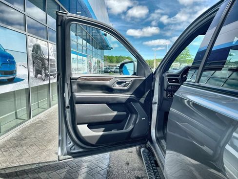 Used 2021 Chevrolet Tahoe Z71 w/ Luxury Package AWD/4WD image 23