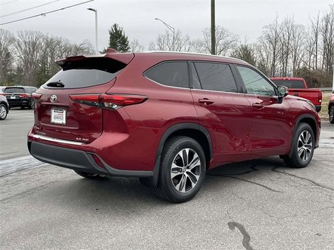 Used 2020 Toyota Highlander XLE image 5