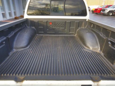 Used 2016 Nissan Frontier SV RWD image 11