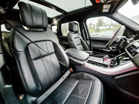 Used 2022 Land Rover Range Rover Sport HST image 14