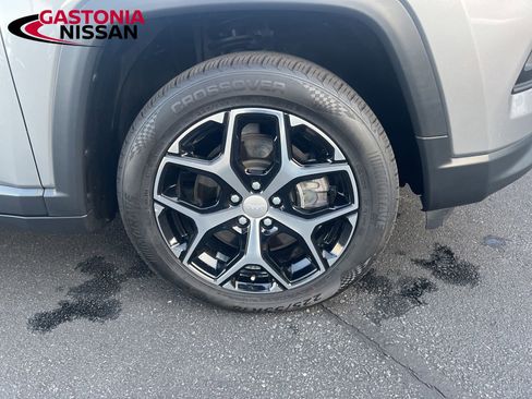 Used 2024 Jeep Compass Latitude image 23