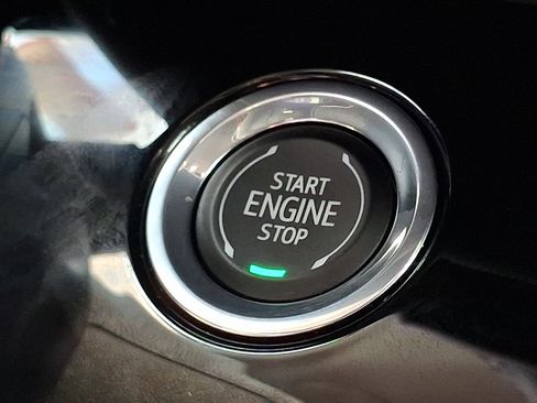 Used 2025 Buick Envision Preferred AWD/4WD image 23