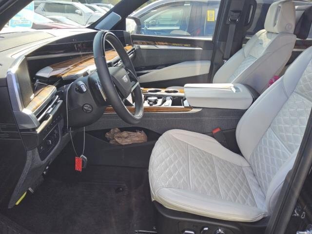 Used 2025 Cadillac Escalade Sport Platinum w/ LPO, ONYX Package AWD/4WD image 7