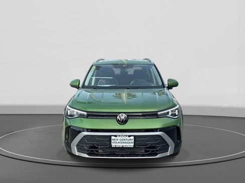 New 2025 Volkswagen Taos SE image 2