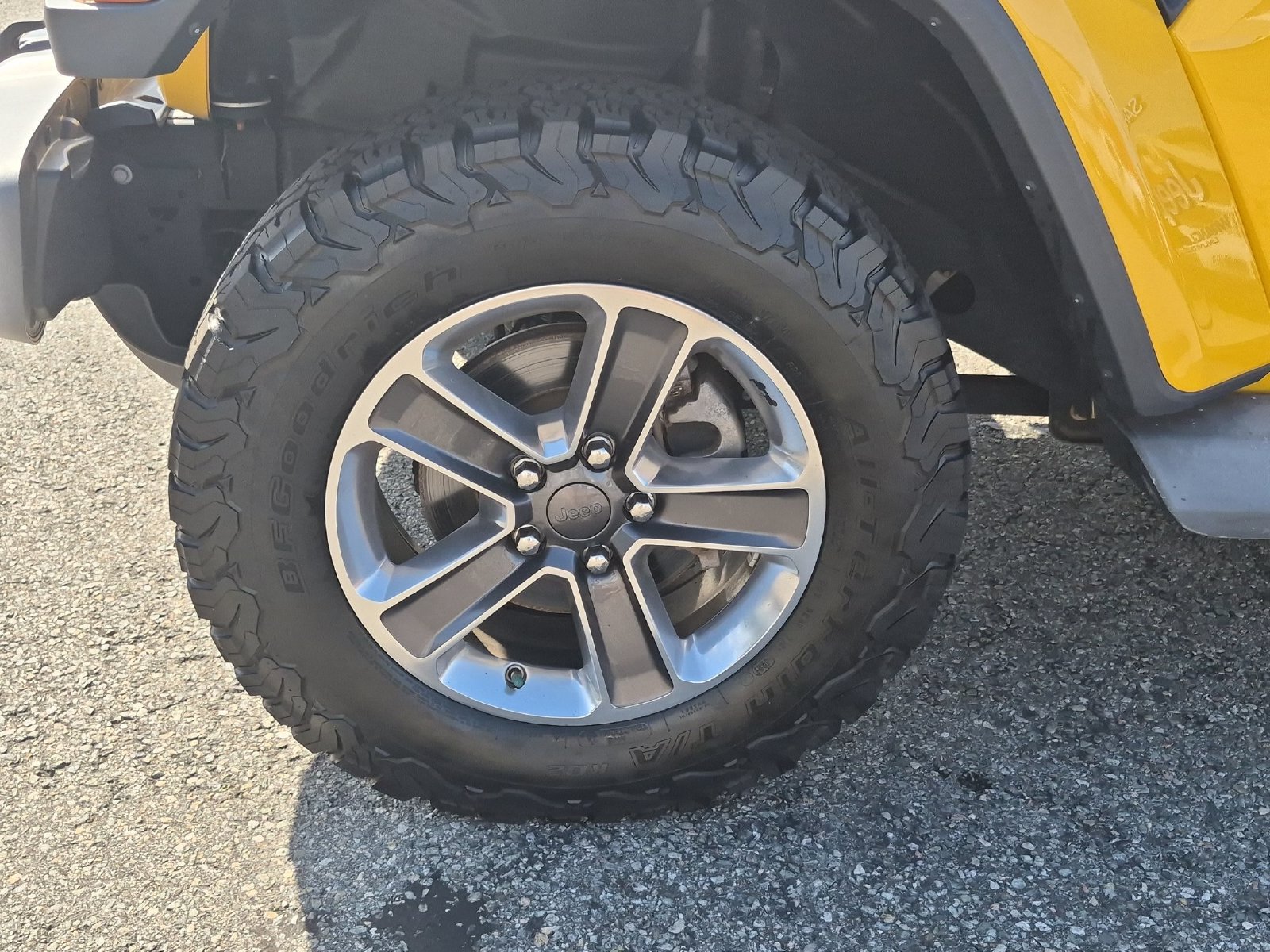 Used 2019 Jeep Wrangler Unlimited Sahara AWD/4WD image 9