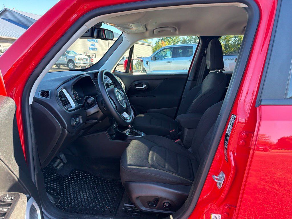 Used 2021 Jeep Renegade Latitude w/ Convenience Group FWD image 16