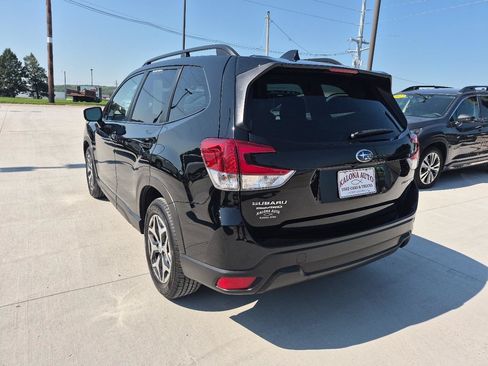 Used 2021 Subaru Forester Premium AWD/4WD image 8