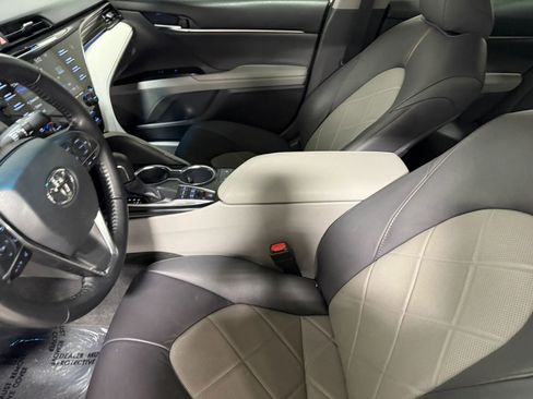 Used 2019 Toyota Camry XLE FWD image 15