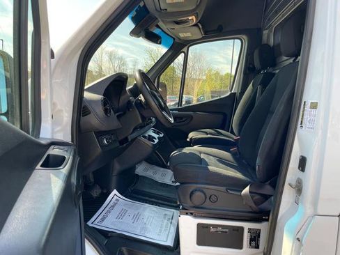 Used 2019 Mercedes-Benz Sprinter 2500 image 18