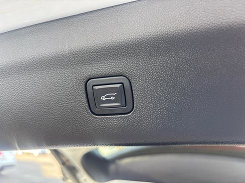 Used 2020 Buick Enclave Essence image 36