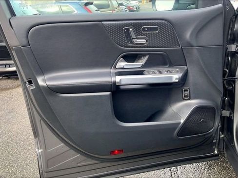 Used 2025 Mercedes-Benz GLB 250 4MATIC image 18