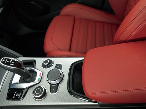 New 2025 Alfa Romeo Stelvio Sprint w/ Veloce Package image 38