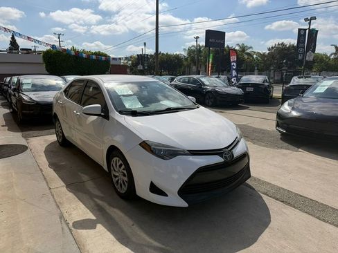 Used 2017 Toyota Corolla LE w/ Carpet Mat Package (TMS) FWD image 12