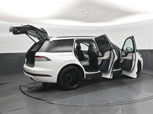 Used 2025 Lincoln Aviator Reserve w/ Equipment Group 201A AWD/4WD image 48
