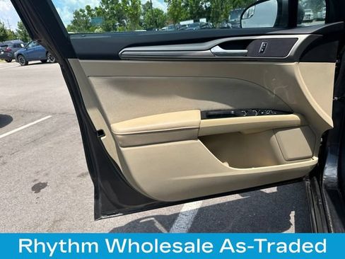 Used 2015 Ford Fusion SE FWD image 12