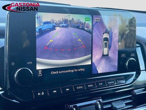 Used 2024 Nissan Pathfinder SL image 18