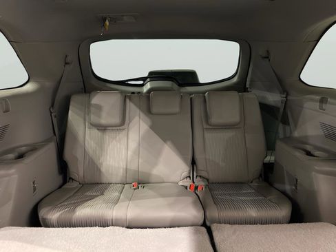 Used 2017 Toyota Highlander Plus image 11