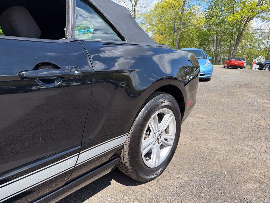 Used 2014 Ford Mustang Convertible RWD image 14
