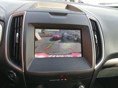 Used 2020 Ford Edge SEL image 37