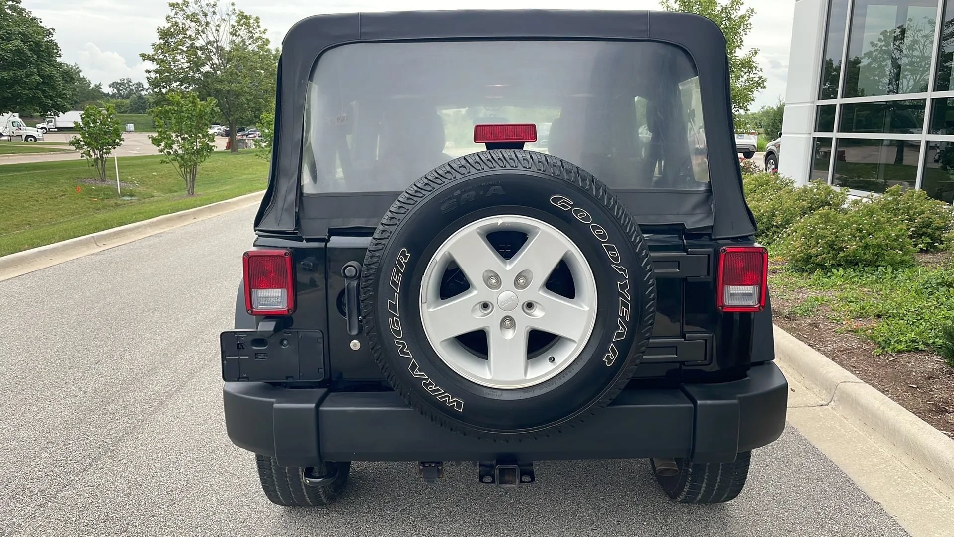 Used 2017 Jeep Wrangler Unlimited Sport AWD/4WD image 9