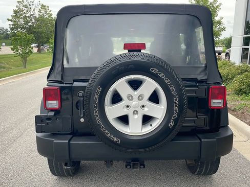 Used 2017 Jeep Wrangler Unlimited Sport AWD/4WD image 9