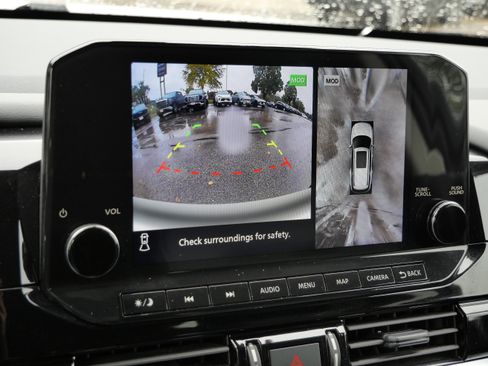 Used 2023 Nissan Pathfinder SL image 30