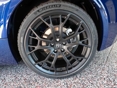 New 2025 Toyota GR86 Premium w/ GR Wheel Package (TMS image 28