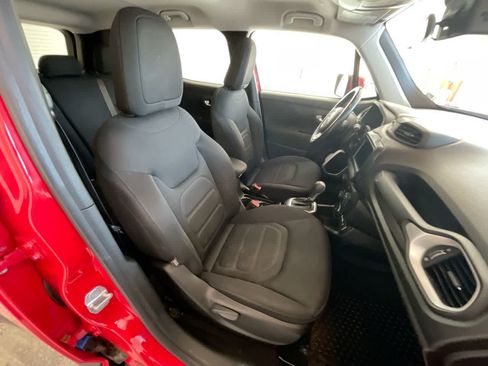 Used 2019 Jeep Renegade Latitude w/ Cold Weather Group AWD/4WD image 24