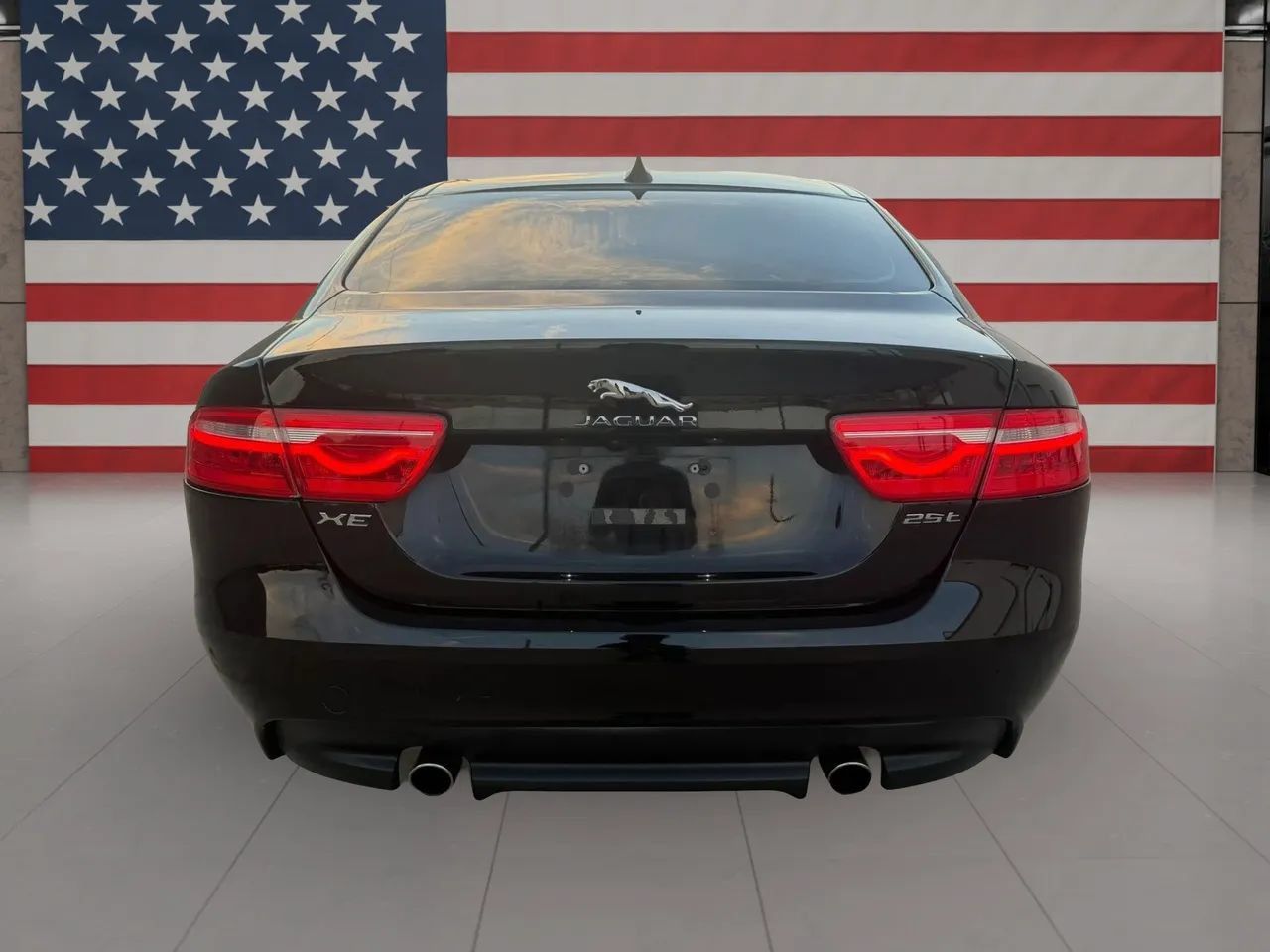 Used 2017 Jaguar XE RWD image 8