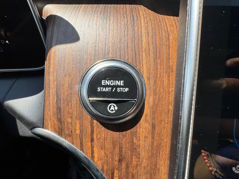 Used 2026 Mercedes-Benz GLC 300 4MATIC image 26