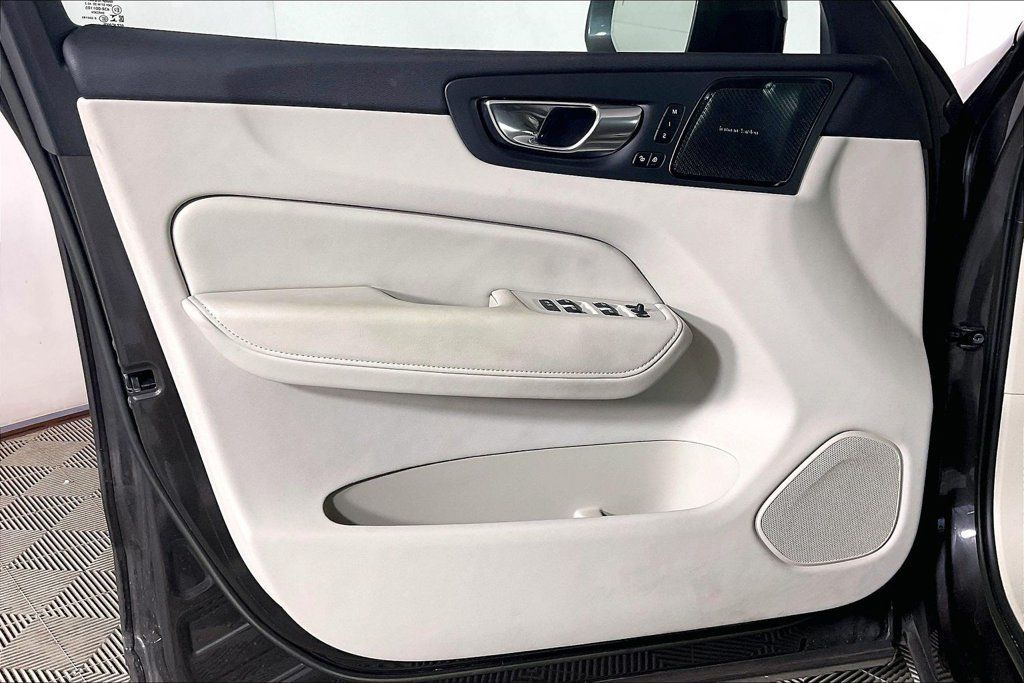 Used 2022 Volvo XC60 B5 Inscription w/ Advanced Package FWD image 22